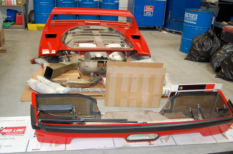 Illustration for article titled Tearing Down The Engine Of A Ferrari F40